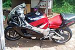 Click image for larger version

Name:	gsxr 750 001.jpg
Views:	18
Size:	98.5 KB
ID:	226124