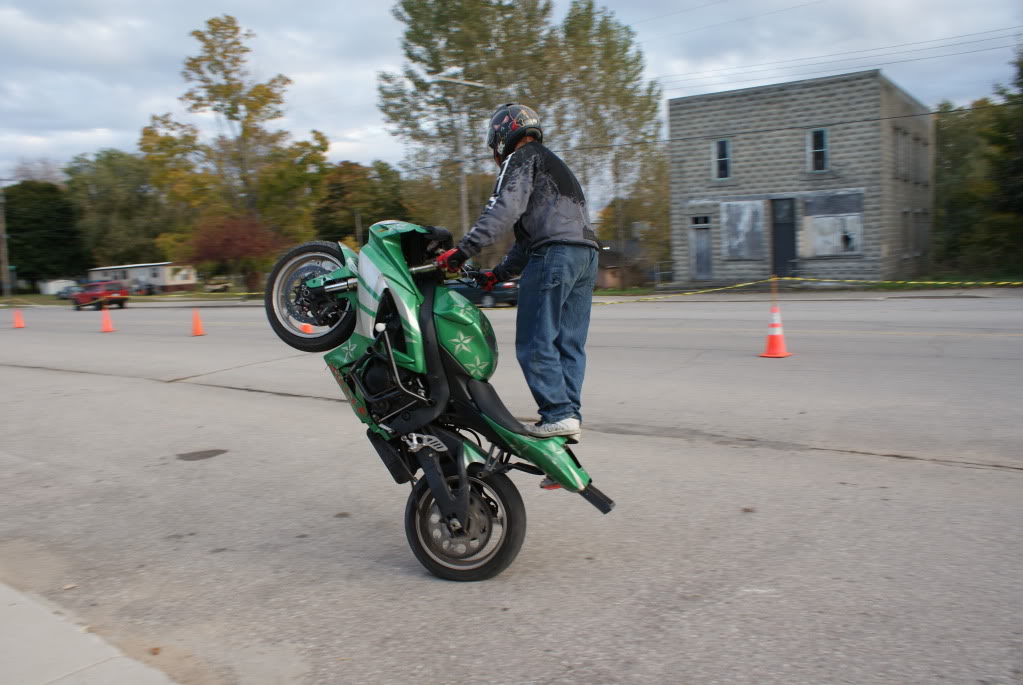 Name:  Picturestuntpics072.jpg
Views: 5
Size:  159.9 KB