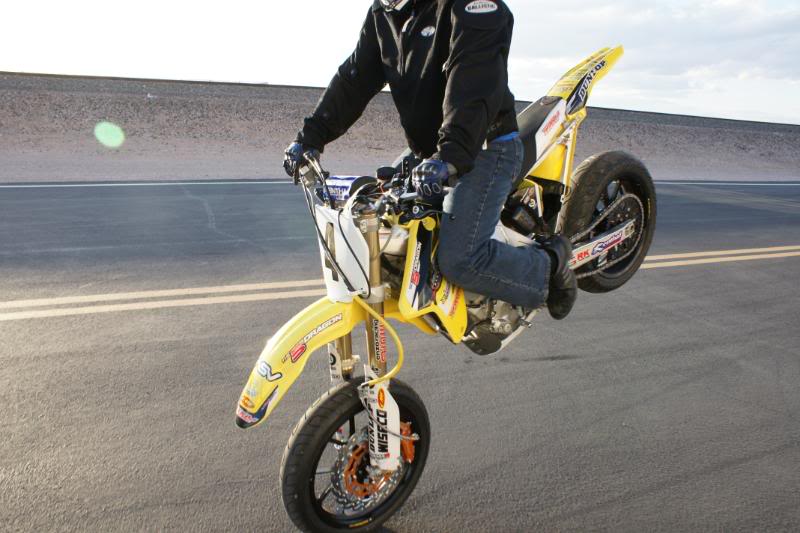 Name:  stunt03-29-08210.jpg
Views: 214
Size:  86.6 KB