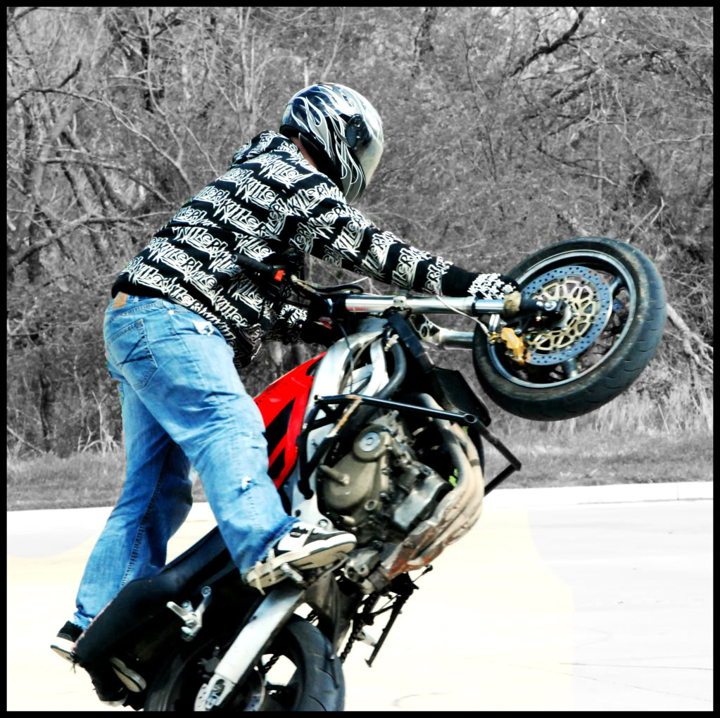 Name: fendergrab2.jpg
Views: 13
Size: 231.1 KB