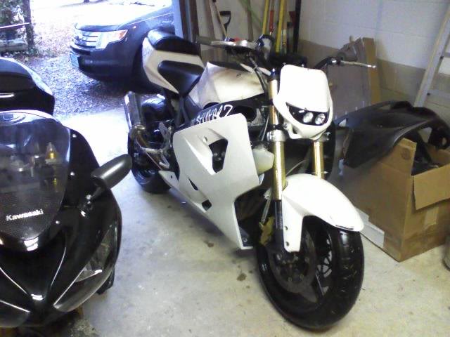 Name:  stuntgsxr1.jpg
Views: 9
Size:  48.3 KB