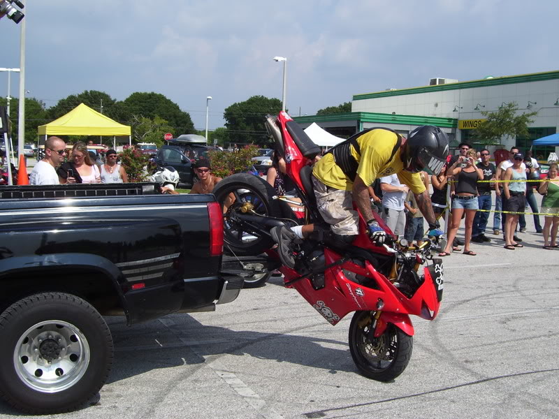 Name:  stuntshowquaker111.jpg
Views: 391
Size:  120.9 KB