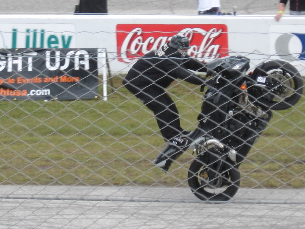 Name:  stuntwars060.jpg
Views: 18
Size:  122.4 KB
