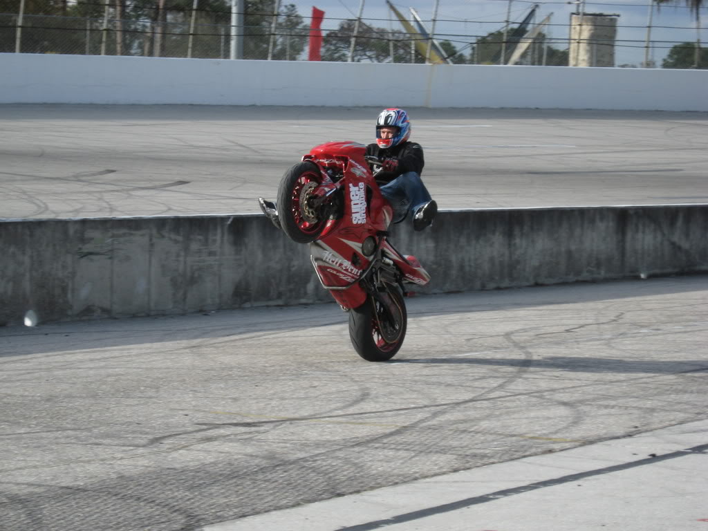 Name:  stuntwars107.jpg
Views: 18
Size:  111.6 KB