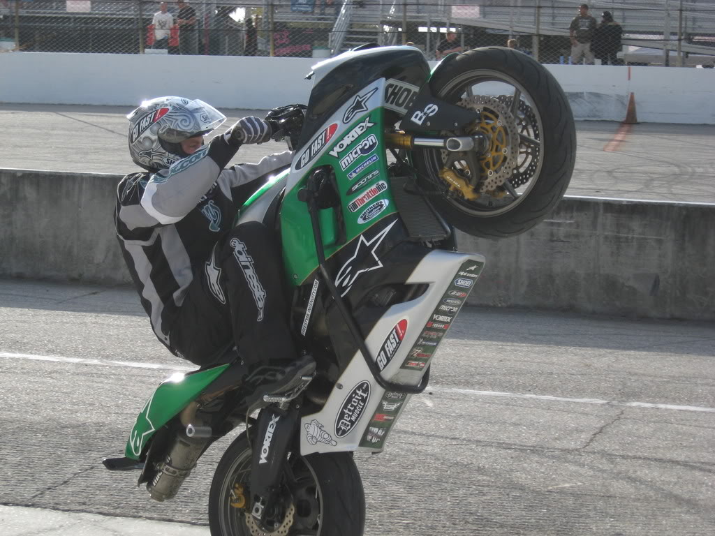 Name:  stuntwars143.jpg
Views: 18
Size:  154.1 KB