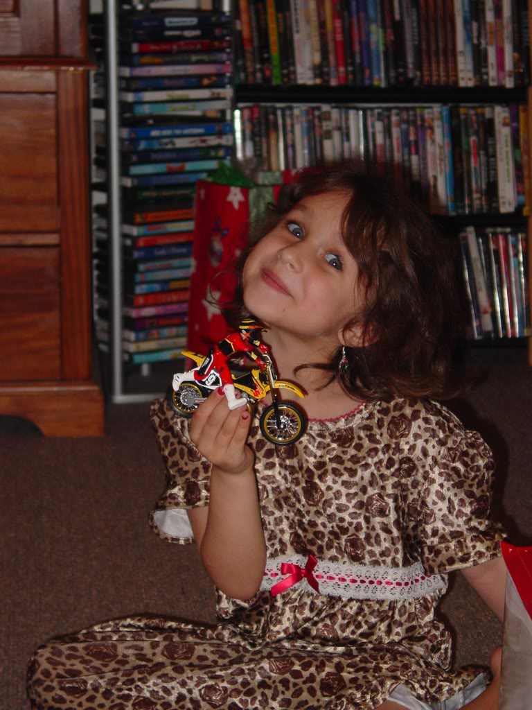 Name:  12-25-2007043.jpg
Views: 56
Size:  126.3 KB