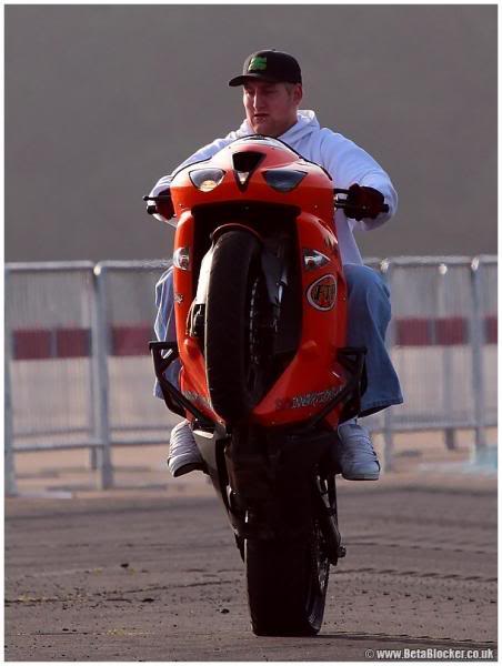 Name:  Wheelie_Weekend_Stunts_51.jpg
Views: 10
Size:  31.7 KB