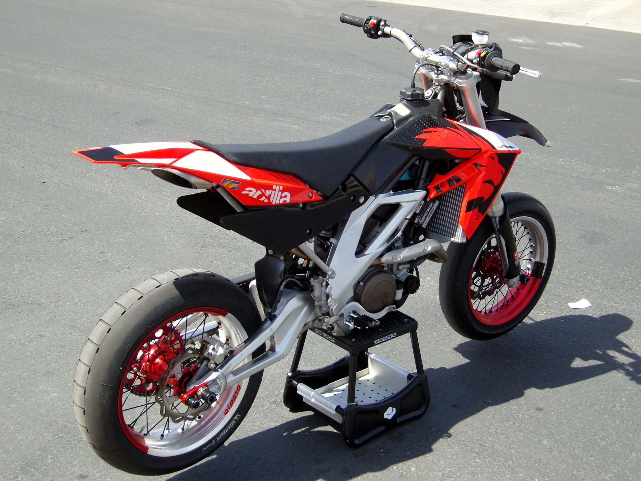 Name:  aprilia007.jpg
Views: 148
Size:  560.9 KB